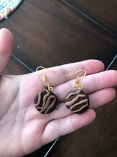 Load image into Gallery viewer, Fudge Round Dangly Earrings
