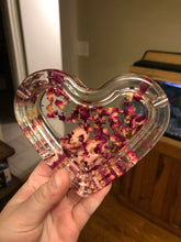 Load image into Gallery viewer, Rose Petal Heart Shaped Tray
