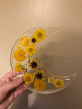 Load image into Gallery viewer, Yellow Flower Moon Shaped Tray
