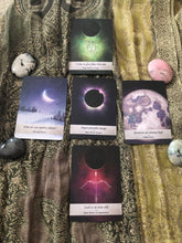 Load image into Gallery viewer, Moonology Oracle Card Reading
